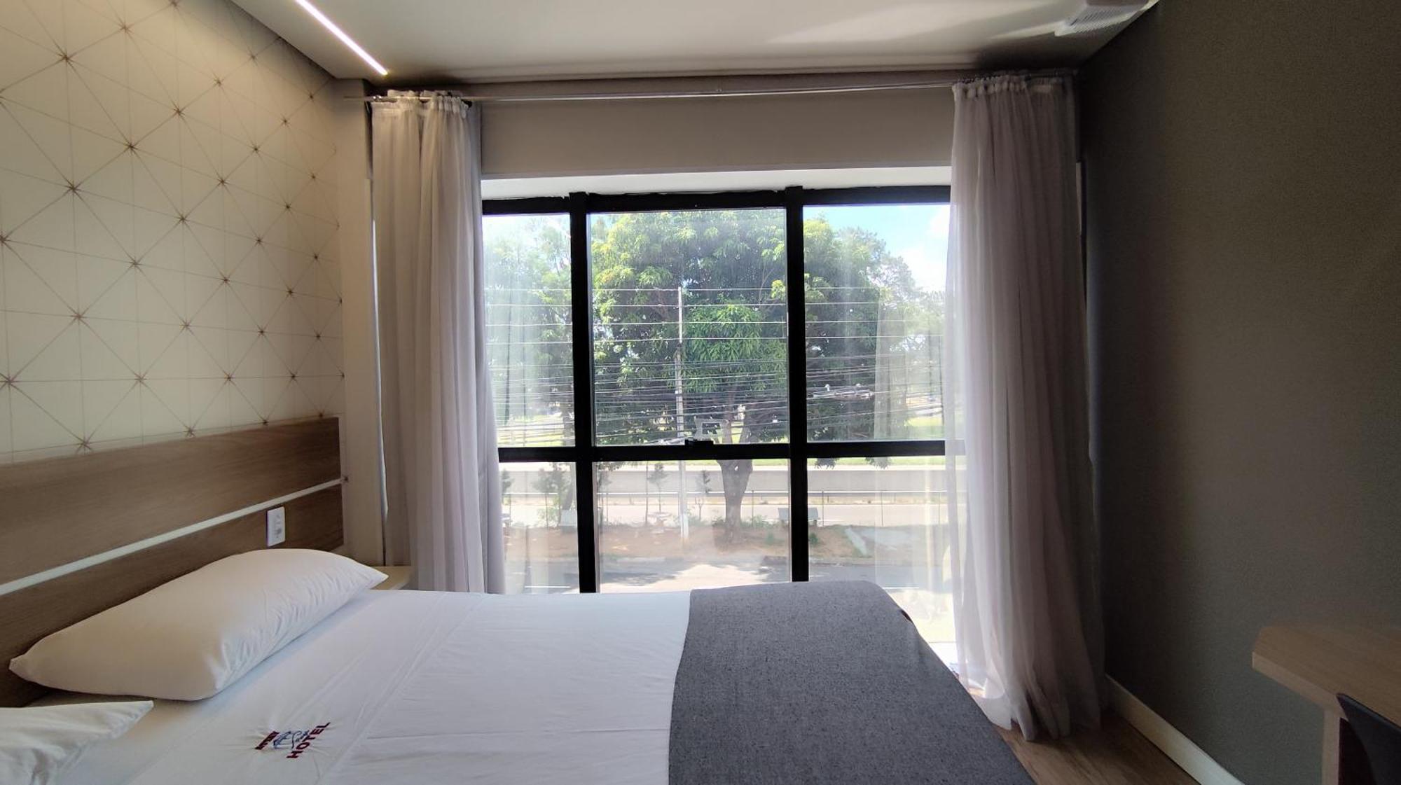 酒店 Assay Plaza 4*